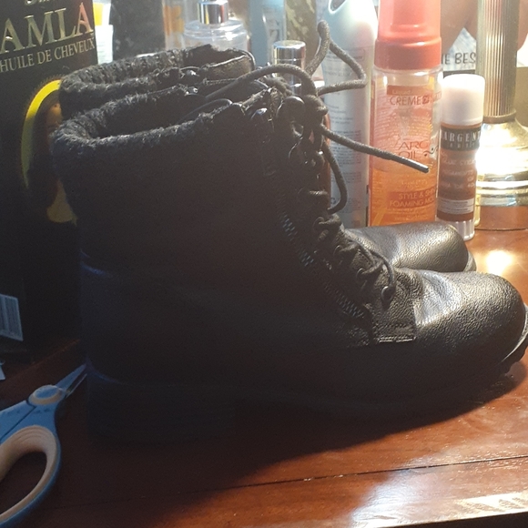 Boots - Picture 4 of 4